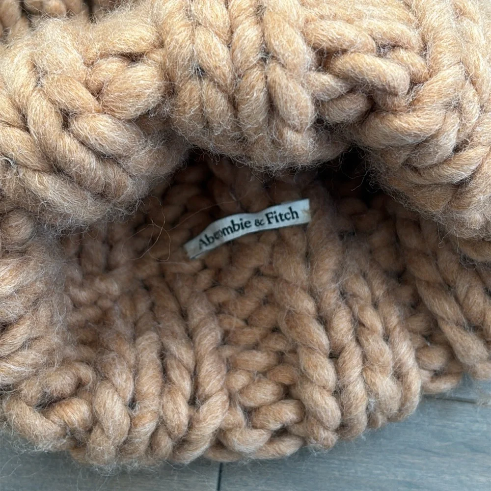 ABERCROMBIE Women's Chunky Knit Beanie, Light Brown Tuque, Pom Pom Hat Winter - Picture 2 of 7